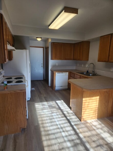 Kitchen - 1018 Winona Circle