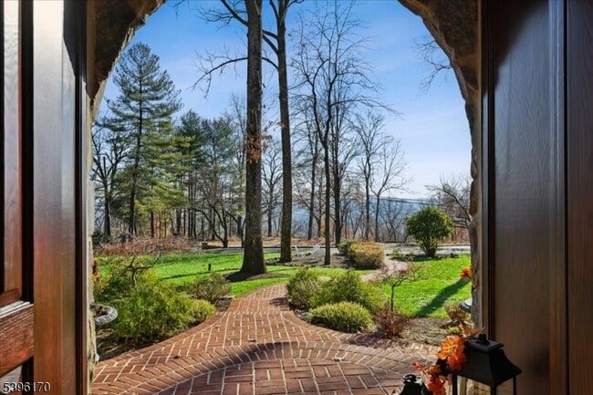 Building Photo - 545 Johnston Dr