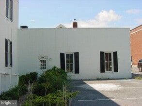 Building Photo - 106 Chester St