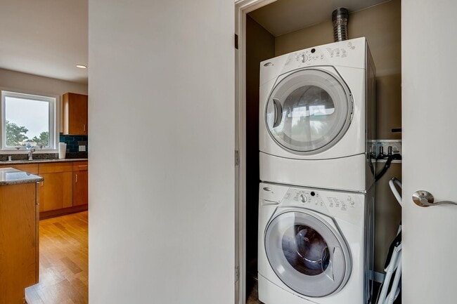 Building Photo - 2BDR Condo w/ AMAZING private patio & amenities!