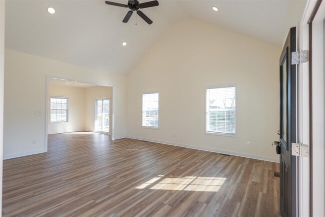 Building Photo - 7251 Hilliard Cir