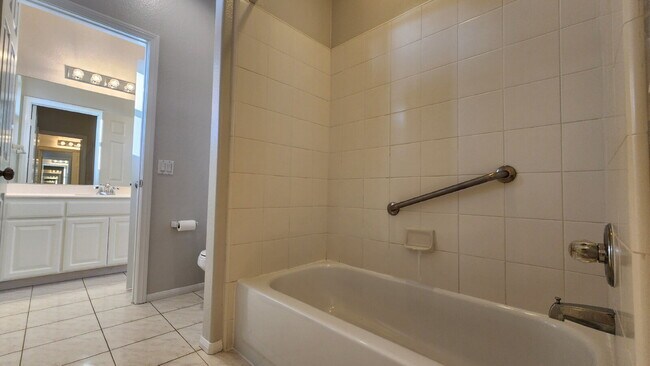 Building Photo - Gorgeous home on the Golf Course in a gated community.