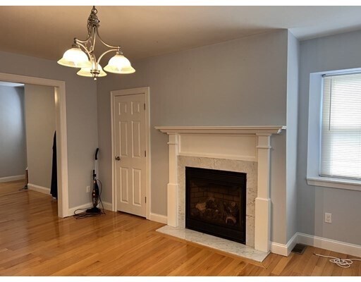 Building Photo - 316 Main St