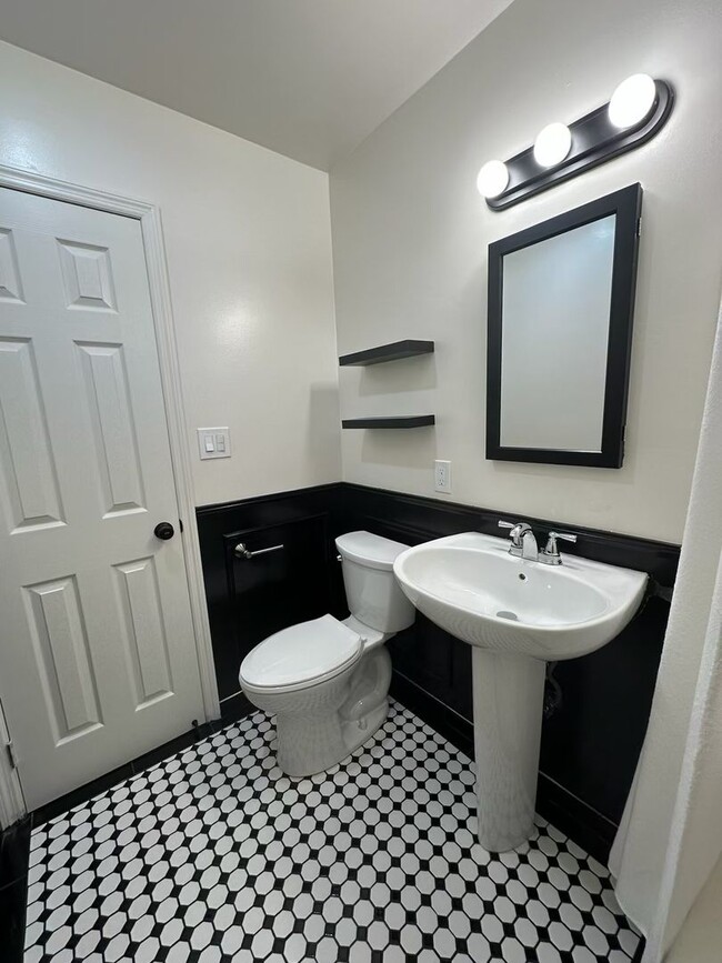 Building Photo - BEACH & BAY - BEAUTIFULLY RENOVATED HOME