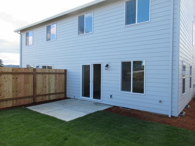 Building Photo - Brand New 3 bedroom Duplex