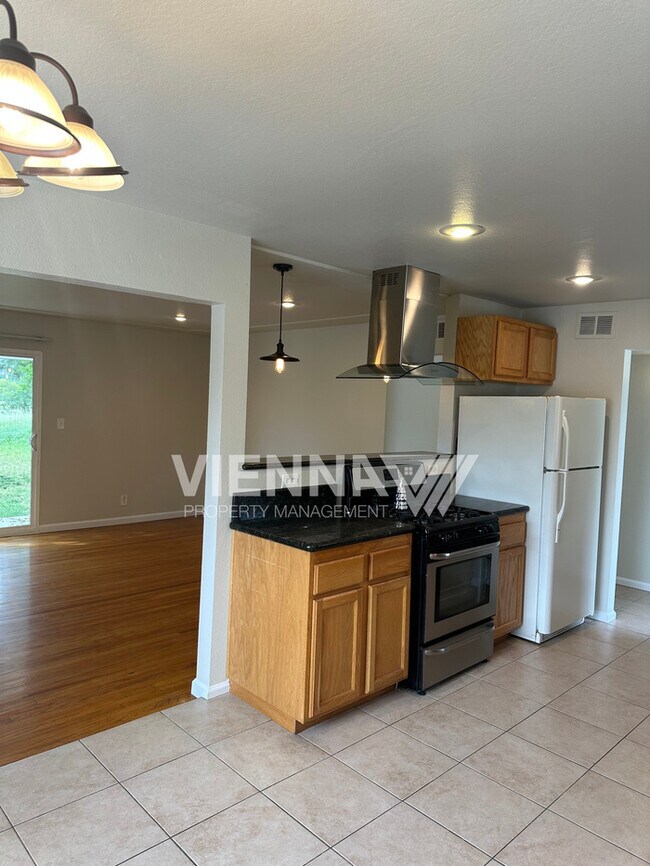 Building Photo - 5280 5th St