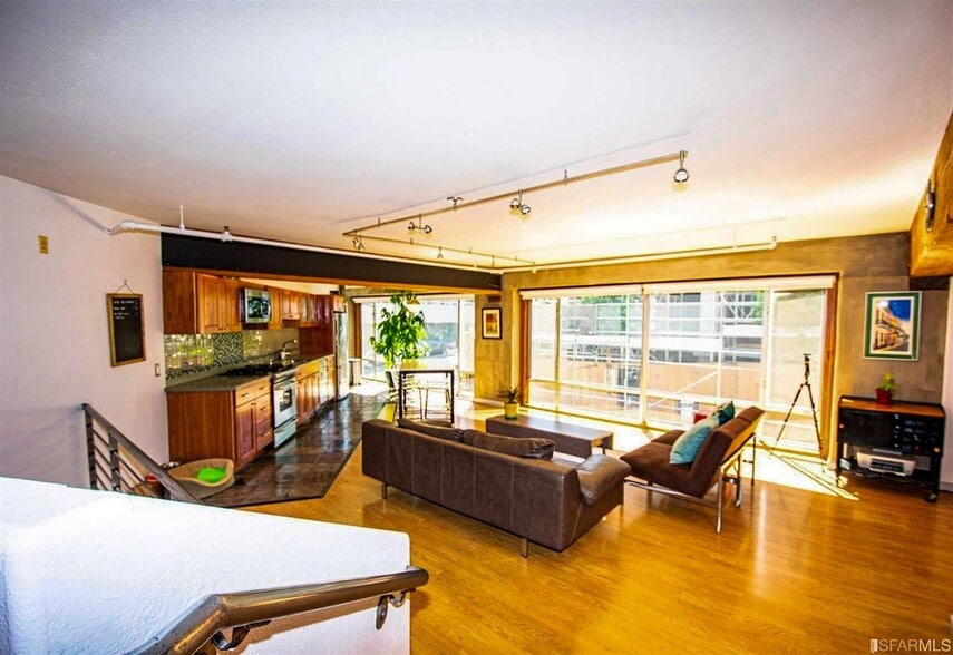 Building Photo - 18 Lansing St