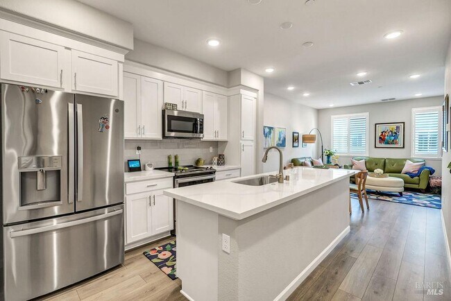 Building Photo - 327 Pear Tree Ln