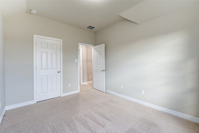 Building Photo - 28918 Woods Rose Ct