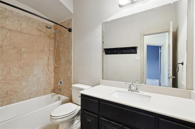 Building Photo - 15628 Carlton Oaks Dr