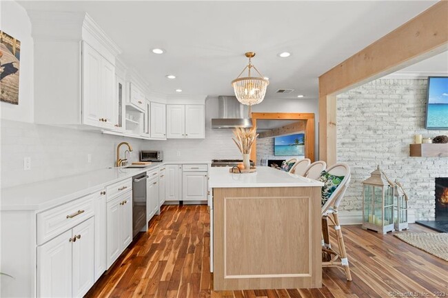 Building Photo - 80 Soundview Dr
