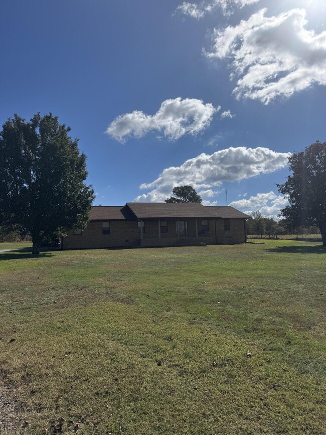 Primary Photo - Spacious 3 Bedroom Home on Large Lot