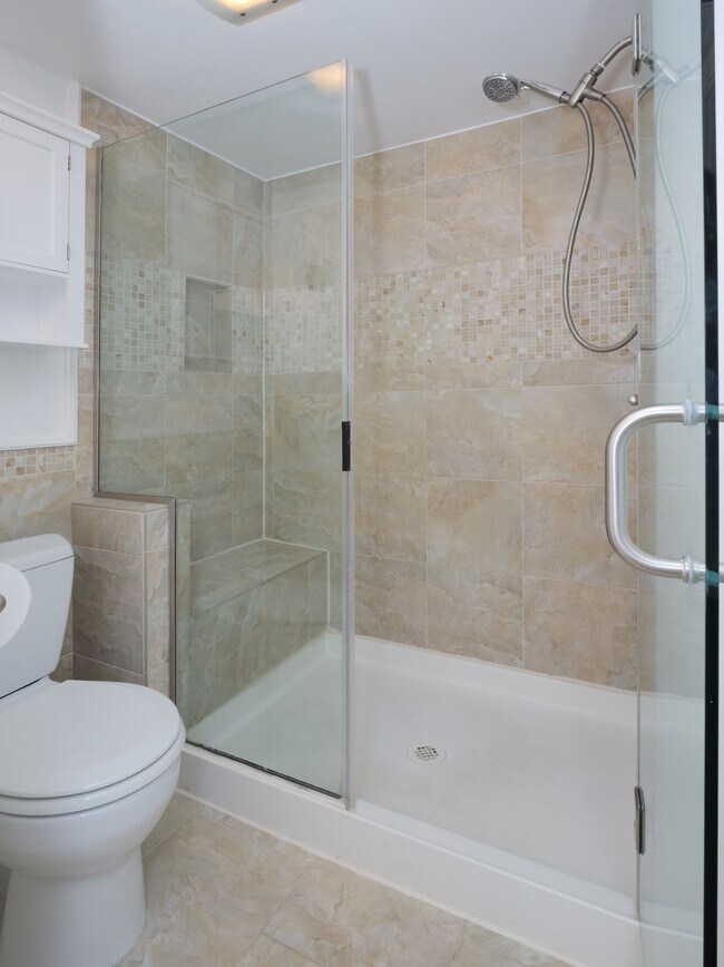 Building Photo - 239 N Juanita Ave