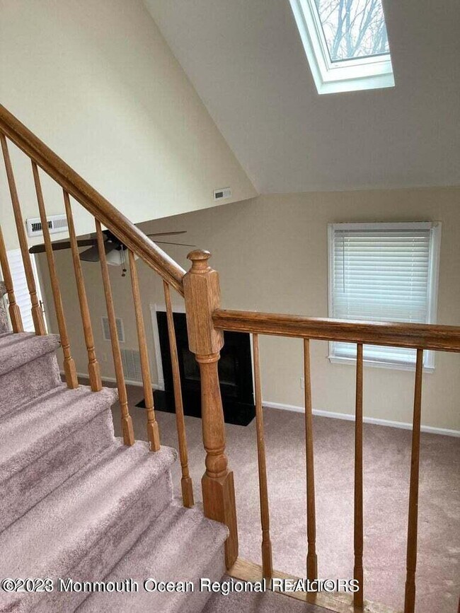 Building Photo - 2 Robinson Ct