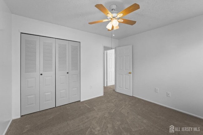 Building Photo - 194 Darwin Ln