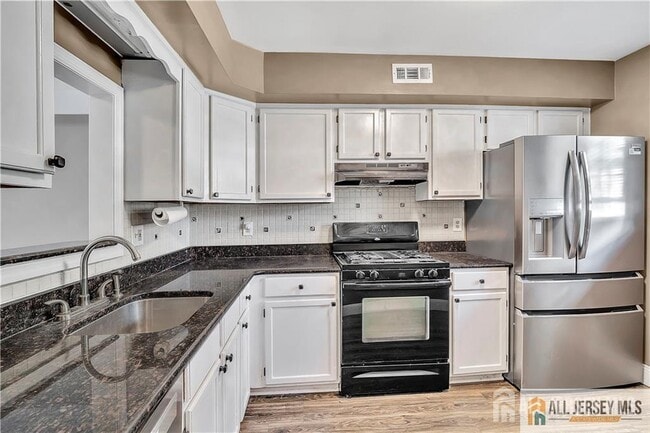 Building Photo - 722 Darlington Dr