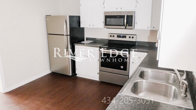 Kitchen - 504 Lusardi Dr