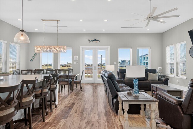 Building Photo - 3815 Seabreeze Ln