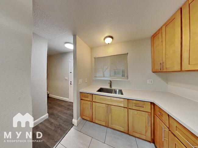 Building Photo - 1970 Grande Cir