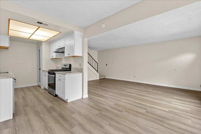 Building Photo - Upgraded 2-Bedroom Townhome with Private G...