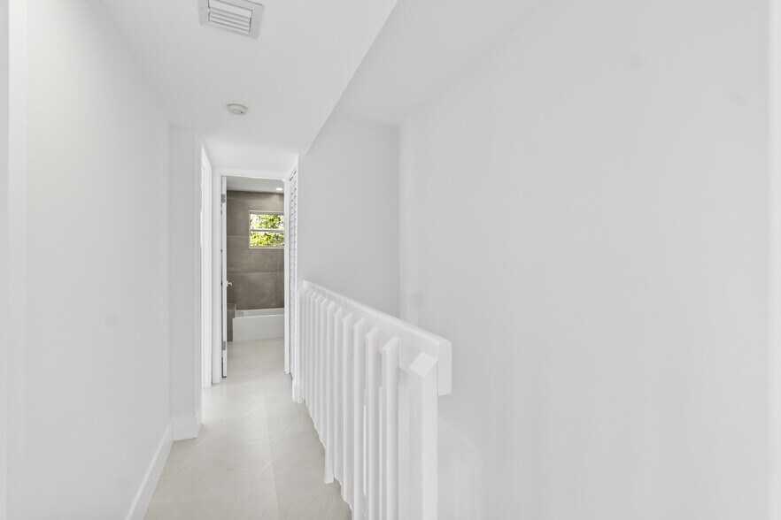 Building Photo - 3597 SW 17th St