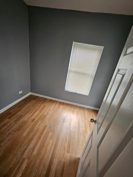 Building Photo - 6620 S Saint Lawrence Ave