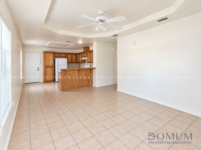 Building Photo - 2102 Bahamas Dr