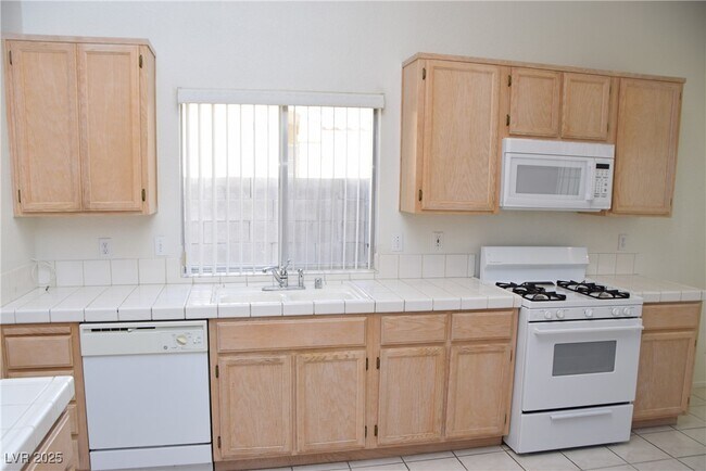 Building Photo - 5453 Desert Valley Dr