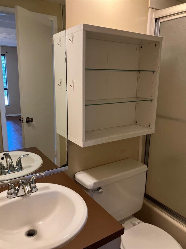 Building Photo - 5806 Circulo Dr