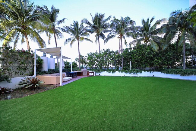 Building Photo - 2020 N Bayshore Dr