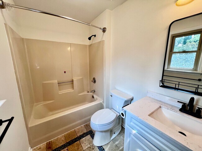 Building Photo - 4 bedroom ranch in the desirable Bellamy W...