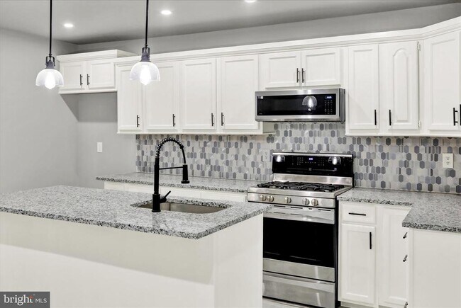 Building Photo - 734 Franklin St