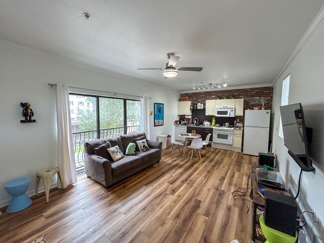 Primary Photo - Lofts at West University #201