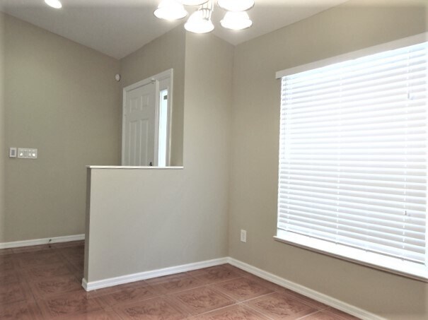 Building Photo - 1074 SW Bianca Ave