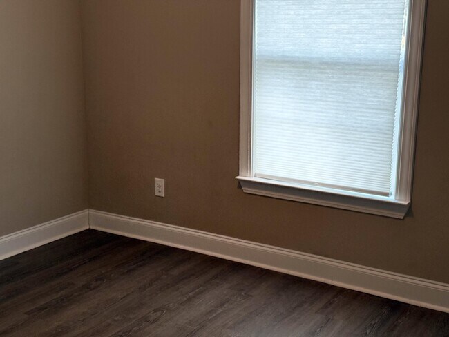 Building Photo - 301 Macarthur Dr