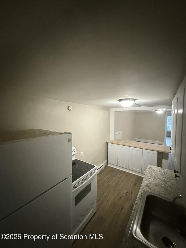 Building Photo - 105 Sambourne St