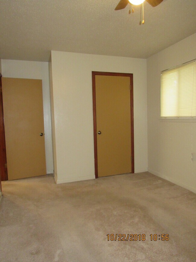 Building Photo - GREAT STARTER HOME!! PETS NEGOTIABLE WITH ...