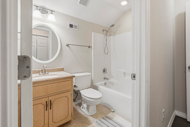 Building Photo - 855 Mande Ct
