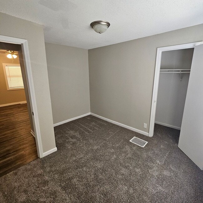 Building Photo - Charming 2 Bedroom Home in Independence!