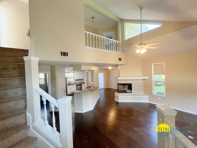Building Photo - Stunning 3 Bedroom Home in desirable Crosswinds Landing of Fort Walton!
