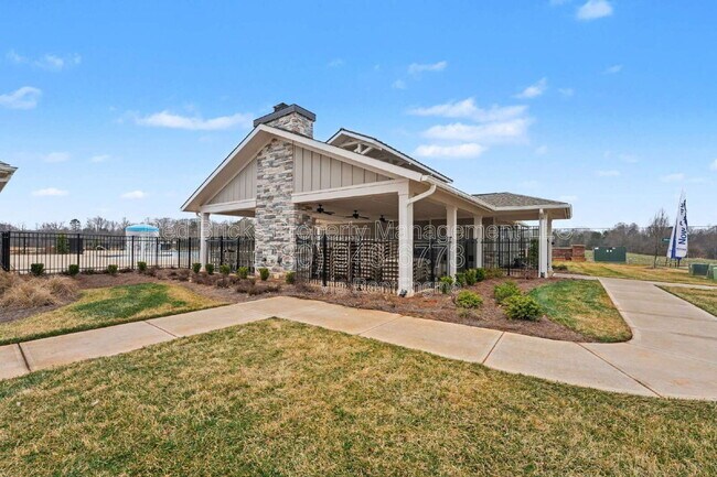 Building Photo - 136 Mdw Vw Dr