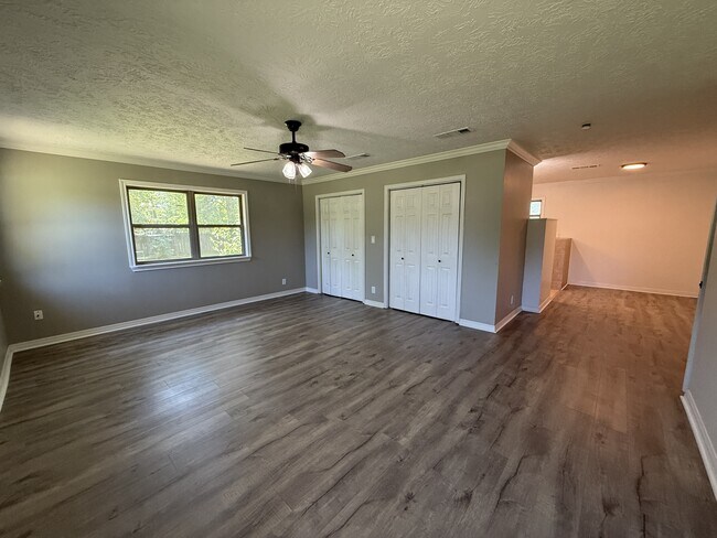 Building Photo - 165 Dogwood Ln