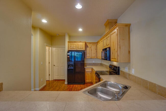 Building Photo - BEAUTIFUL THREE BEDROOM HOME IN FELIDA