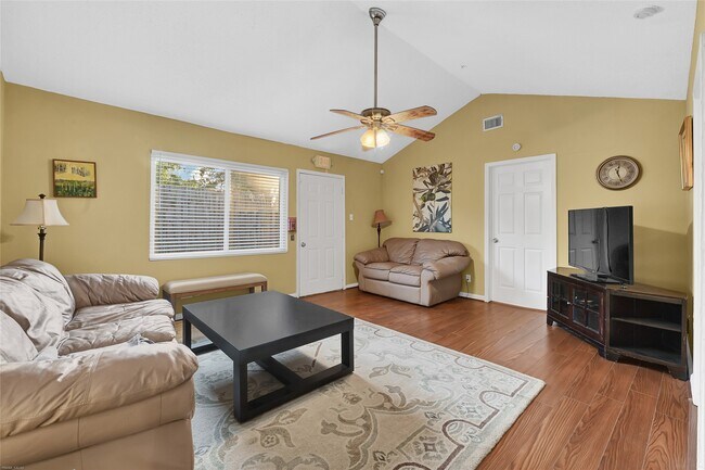 Building Photo - 7223 Lakewood Dr
