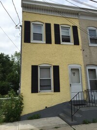 Building Photo - 35 Chase St