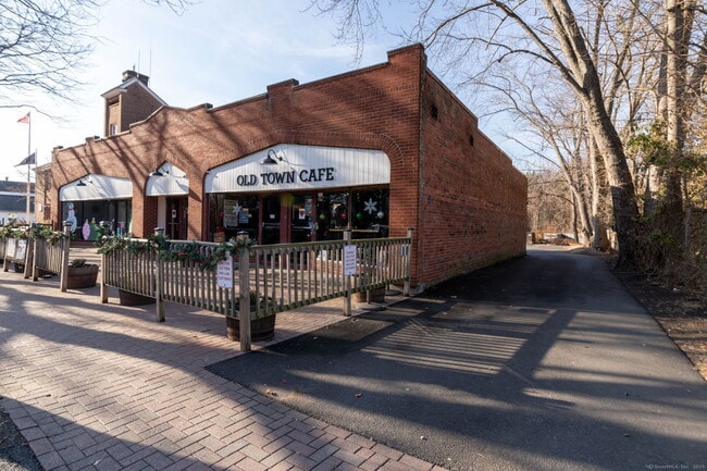 Building Photo - 18 Hubbard Pl