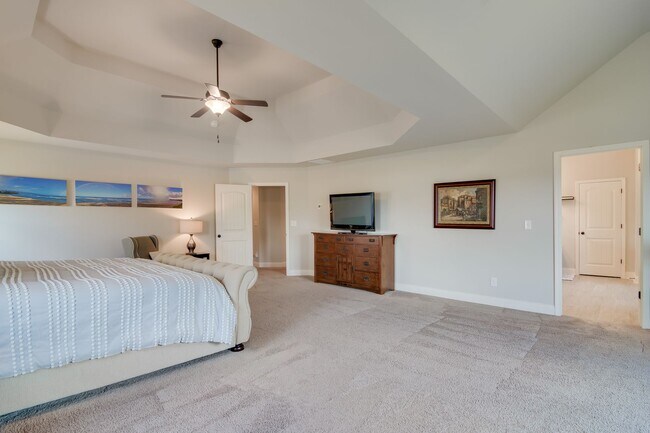 Building Photo - Available NOW MUST  see in McCoy's Creek