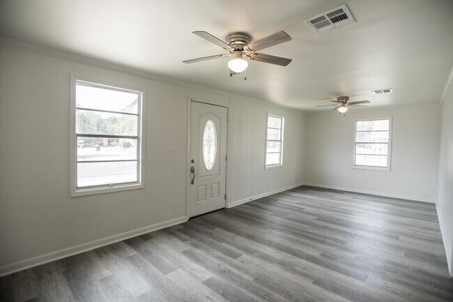 Building Photo - 408 Martin Luther King Jr Dr