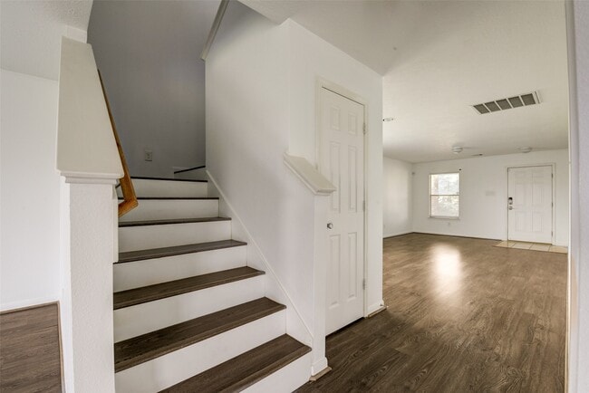 Building Photo - 834 Sweet Flower Dr