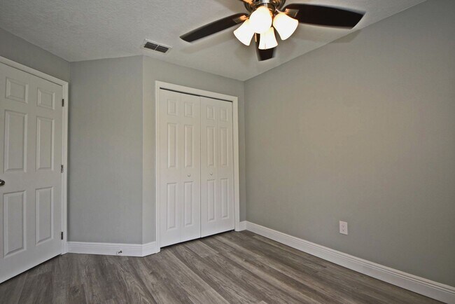Building Photo - Beautiful Home in Alafaya Woods Totally Re...